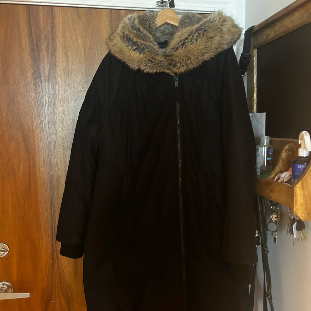 Aritzia Black Puffer Coat with Faux Fur Trim - Picture 5 of 8